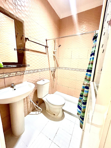 Bathroom, Emerald Inn Karawaci, Tangerang