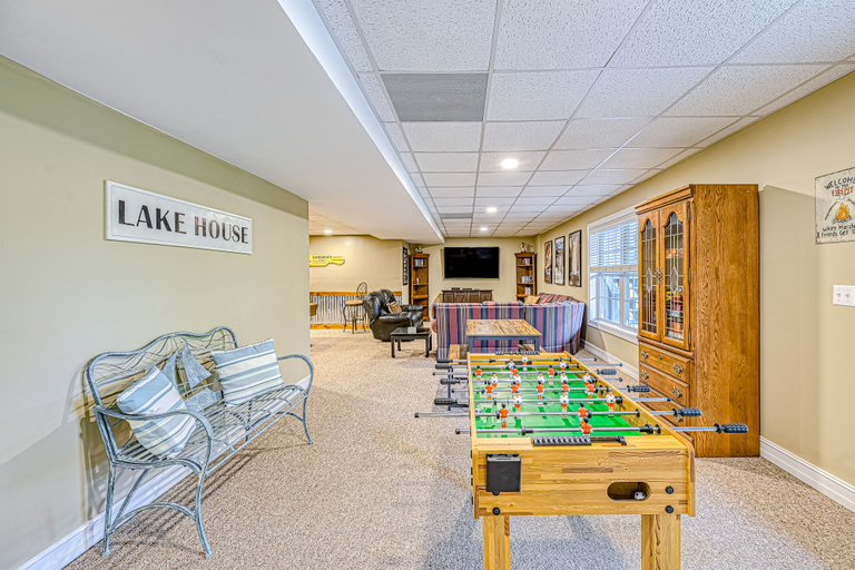 Game room 2, Lake Lover's Delight - Lakefront Home With Private Dock & Pool Table - Dogs OK, Bedford
