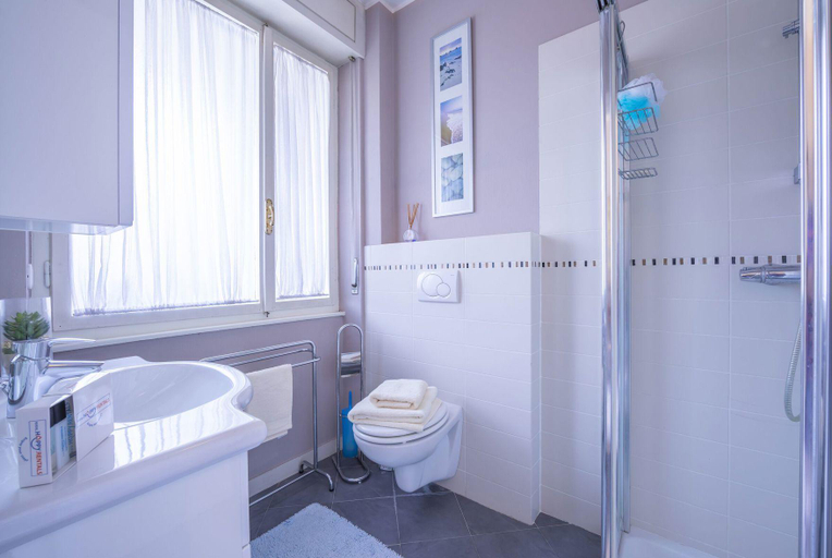 Bathroom 3, Riva Dante Apartment, Trento