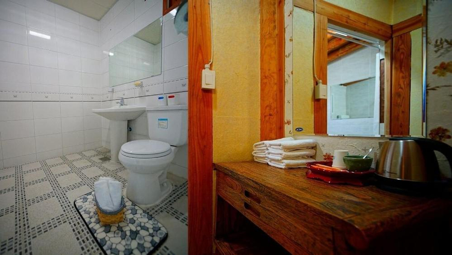 Bathroom 3, Jeonju Keumwondang Hanok Pension, Jeonju