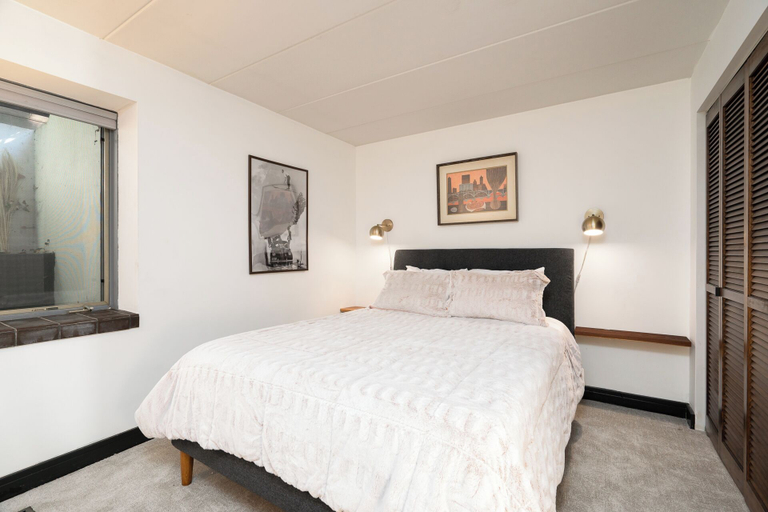Bedroom 3, Dove's Nest - Earth Home, Hennepin