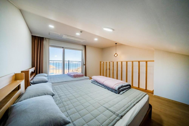 Bedroom 2, Yeosu Secretgarden Pension, Yeosu