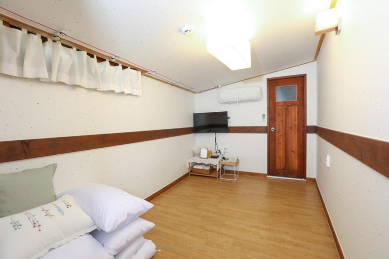 Bedroom 2, Jeonju Hanok Maeul Sukbak Byeolbit Goong, Jeonju