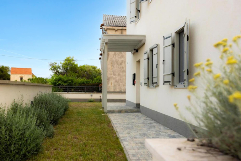 Property grounds 5, Villa Ancora - Merope Apt /w Jacuzzi & Terrace - Happy Rentals, Mali Lošinj