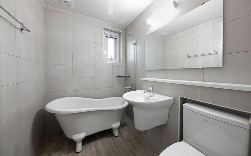 Bathroom 2, Yongdeok samsari achim pension, Yeongdeok