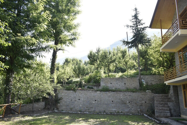 Property grounds 5, Casa De Barro, Kullu