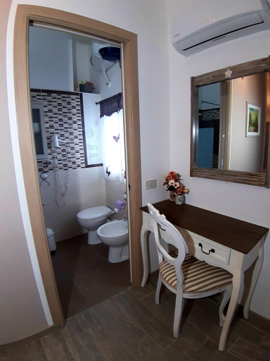 Bathroom 5, Grotta dei Puntali, Palermo