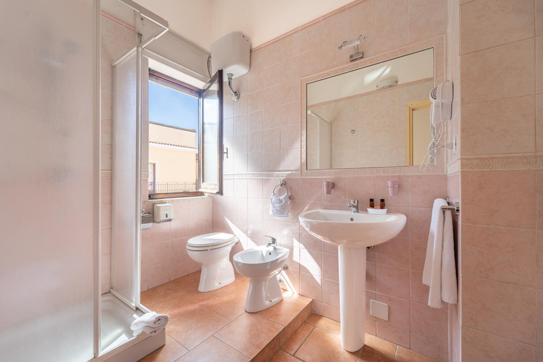 Bathroom 2, Albergo Ristorante Locanda Rosella, Carbonia-Iglesias