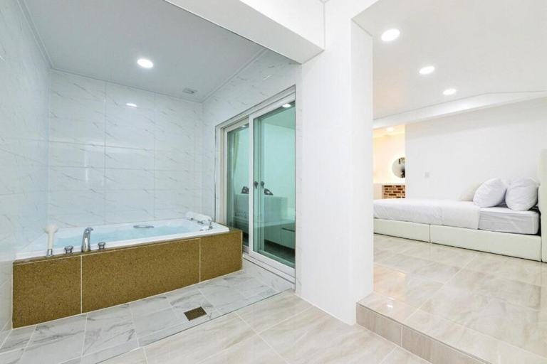 Bathroom 3, Sellin Onsu Swimming Pool Pension, Gapyeong