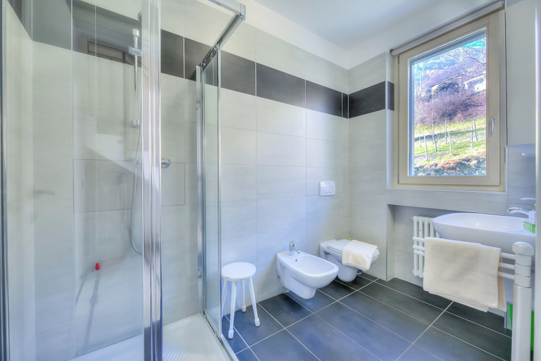 Bathroom 3, La Perla Di Pianello, Como