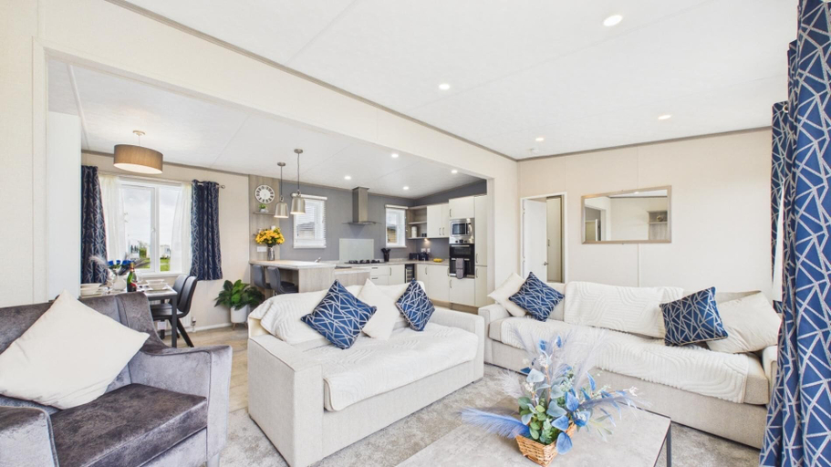 Floor plan 2, Puffin Lodge - 2 Bedroom Lodge - Wisemans Bridge, Pembrokeshire
