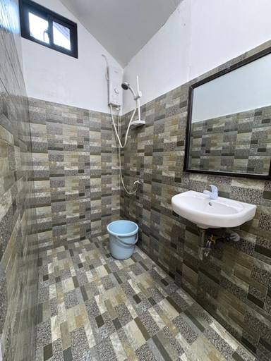 Bathroom 3, A&C Aquino Guesthouse, Moalboal