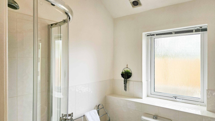 Bathroom 5, Blue Bell - 2 Bed Cottage - Red Forest Retreats, Neath Port Talbot