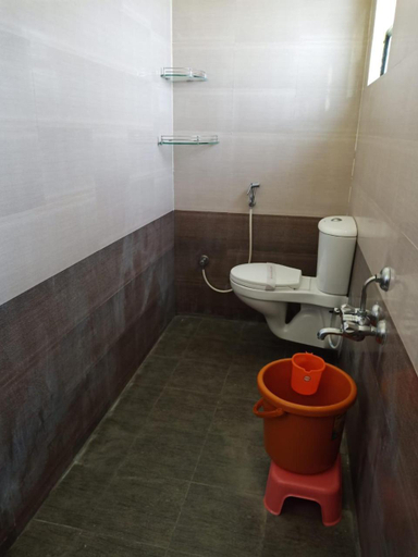 Bathroom 3, Guru Comfort, 100 m from Apollo Hospital, Bangalore