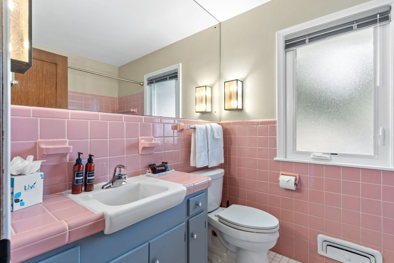 Bathroom 3, Minikahda Vista, Hennepin