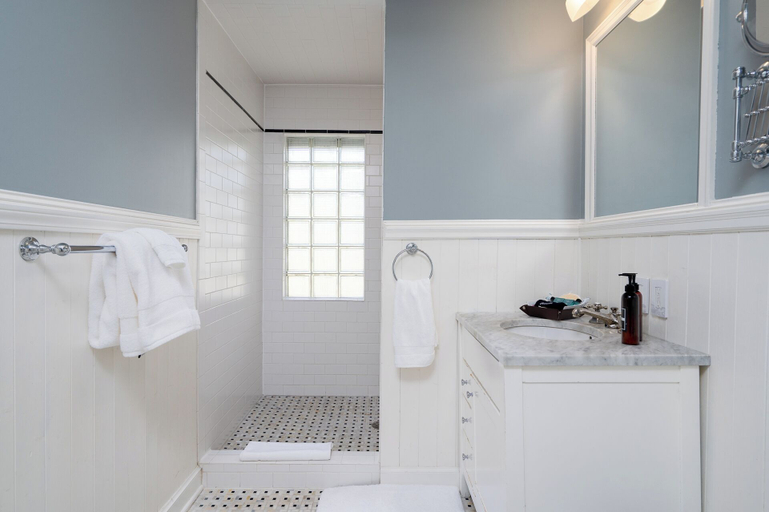 Property amenity 2, Shoreline Villa, Hennepin