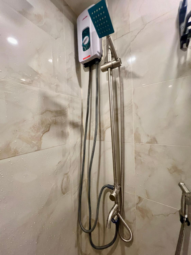 Bathroom 5, UNO'S Place with Karaoke,Wifi,Netflix and Balcony, Imus
