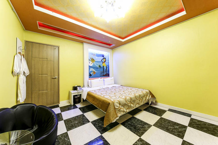 Bedroom 4, Gwangju Sangmu Q, Gwangsan