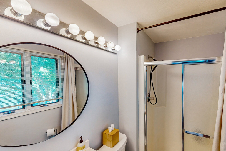 Bathroom 5, Another Tequila Sunrise - Lakefront Condo W/breathtaking Views & Wheelchair Accessibility, Franklin