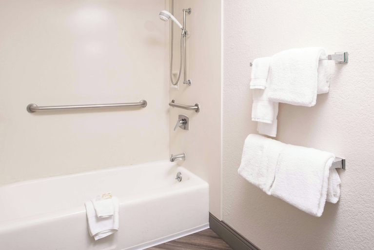 Bathroom 4, Will Rogers Inn, Rogers