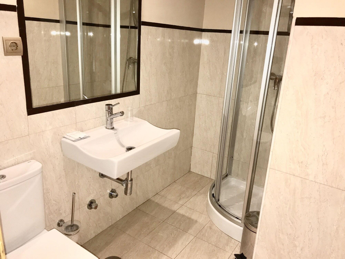 Bathroom 4, Hotel Fernando IV, Jaén