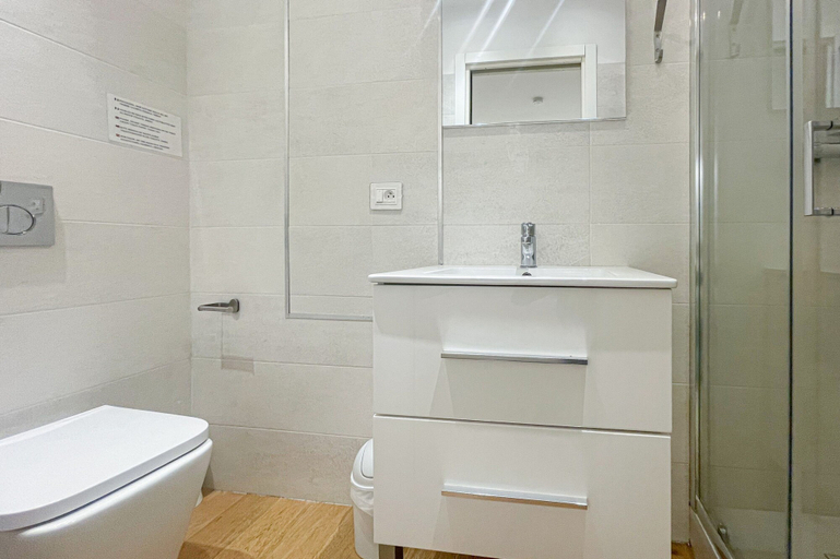 Room 2, 209 - Tony Allard 3A, Alpes-Maritimes
