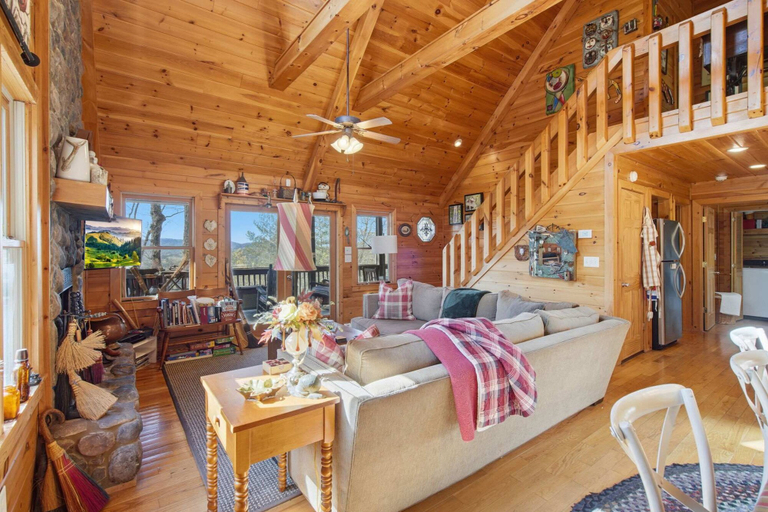 Living area 4, Not Your Average Bear - Hot Tub, Fannin