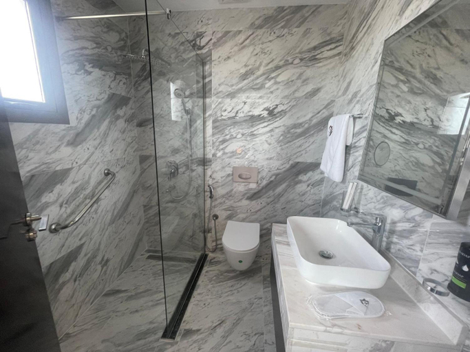 Bathroom 3, Al Safwa One, Muharraq