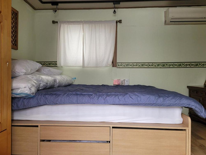 Bedroom 2, Paju Hanokaeseo Harureul, Paju