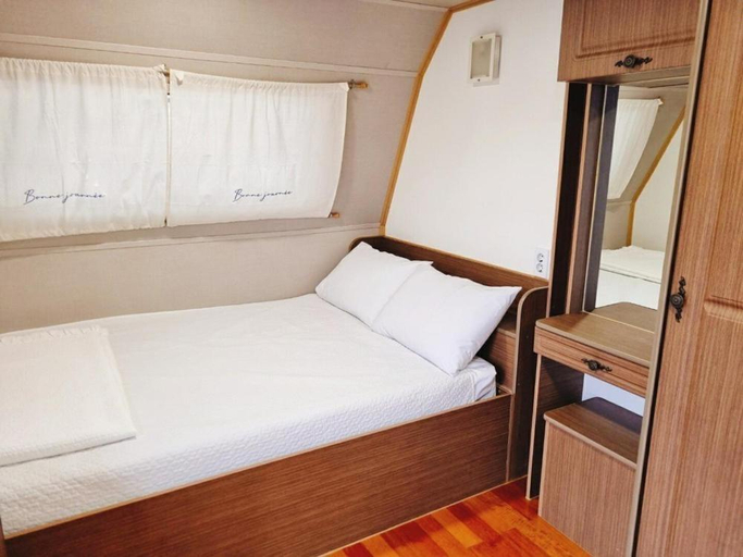 Bedroom 2, Yeongheungdo Forest Caravan, Ongjin