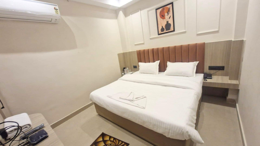 Room 5, The City Hotel, Kanpur Nagar