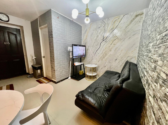 Others 5, UNO'S Place with Karaoke,Wifi,Netflix and Balcony, Imus