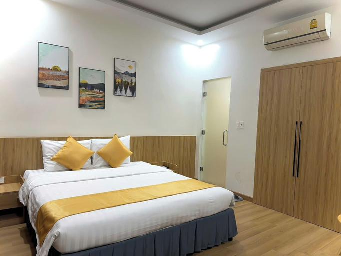Others 5, White Hotel, Vinh