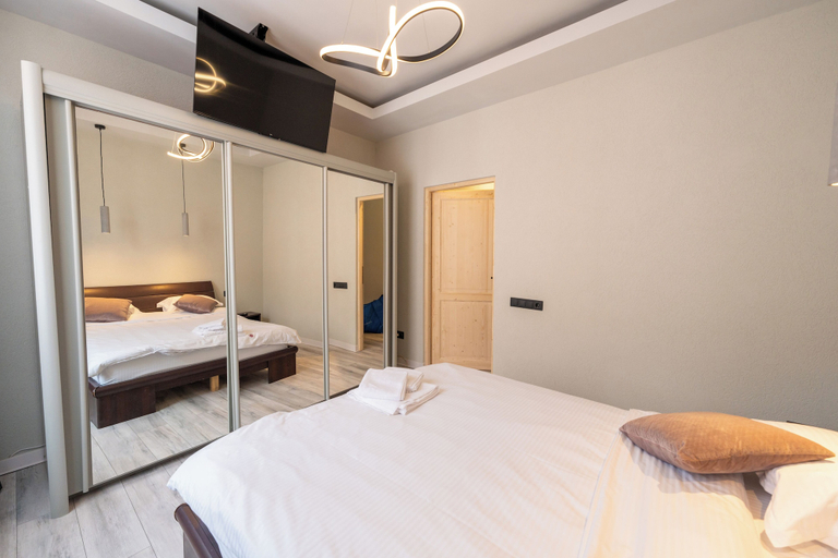 Room 4, Barrique Republicii 56, Brasov