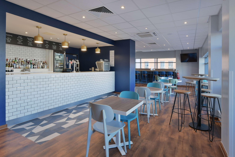 Food & Drinks 5, Travelodge Camberley Central, Surrey