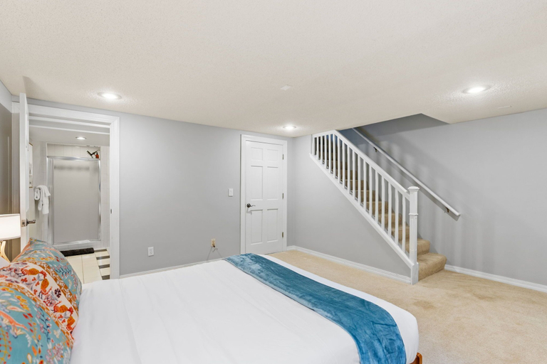 Bedroom 2, Emerson House, Hennepin