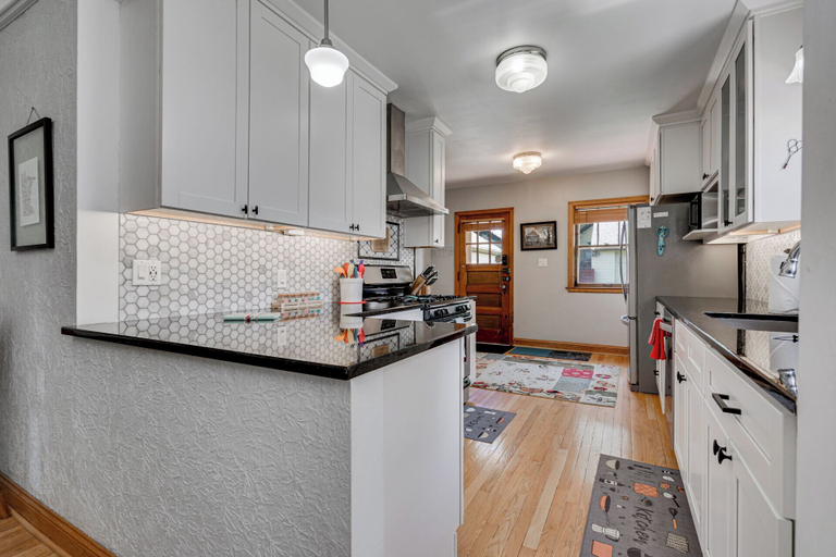 Others 5, Edina Escape, Hennepin