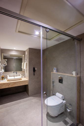 Bathroom 4, Holiday Hotel Cherai, Ernakulam