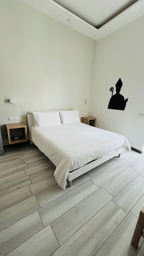Bedroom 2, A casa di Gemma, Napoli