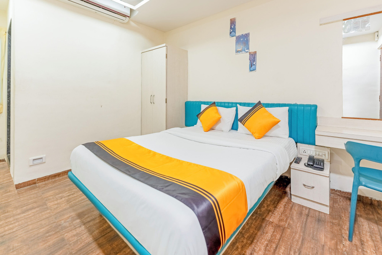 Room 2, Itsy Hotels Sri Nidhi Executive, Pune