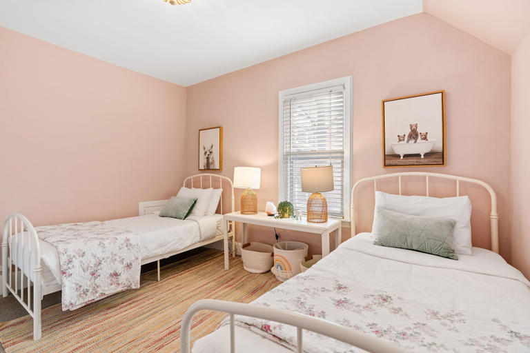 Bedroom 2, The Linden House, Hennepin
