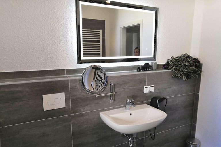 Bathroom 5, Aparts Oberhausen, Oberhausen