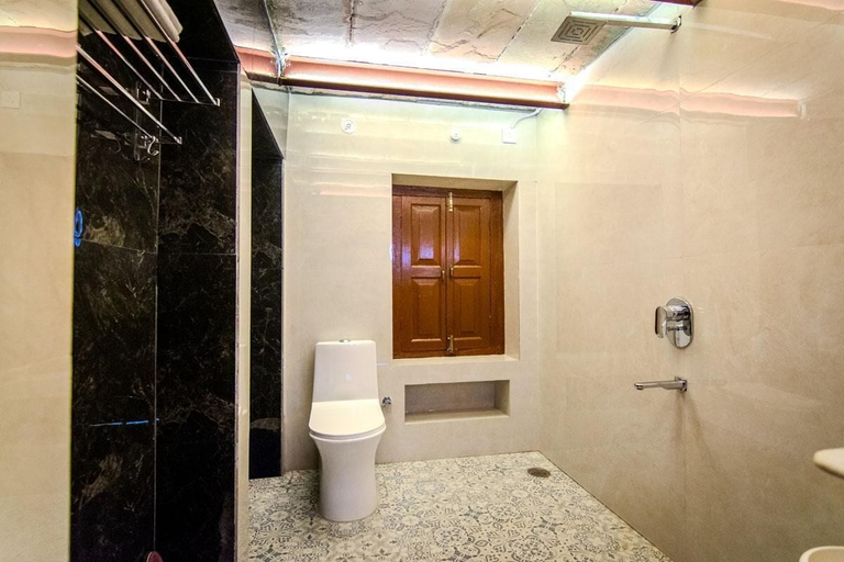 Bathroom 5, Rudreshwar Mahadeo Kothi, Varanasi