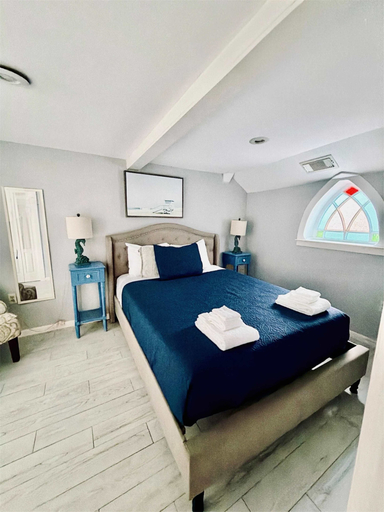 Room 2, Sandy Toes Stay - Coastal 2bdr, Galveston
