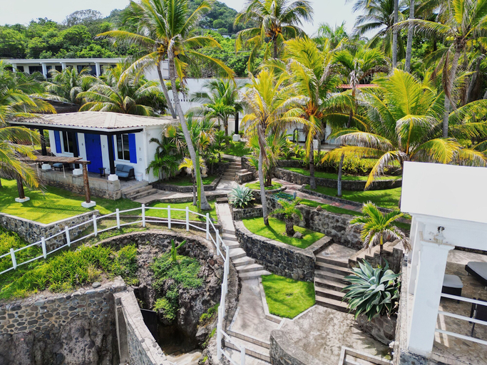 Property grounds 5, Verdaad Mansion, Tamanique