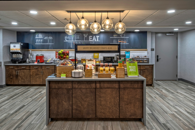 Food & Drinks 5, Hampton Inn New Albany Louisville West, Floyd