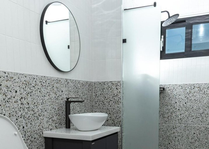 Bathroom 3, Jongei wa Namu, Jeju