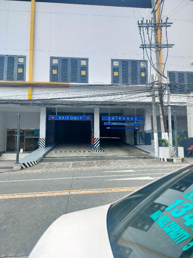 2, Spacious Condo in Quezon City with City Views, Quezon City