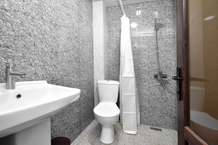 Bathroom 2, Sirik hotel