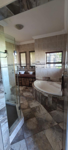Bathroom 2, Nimbati Lodge, Ekurhuleni